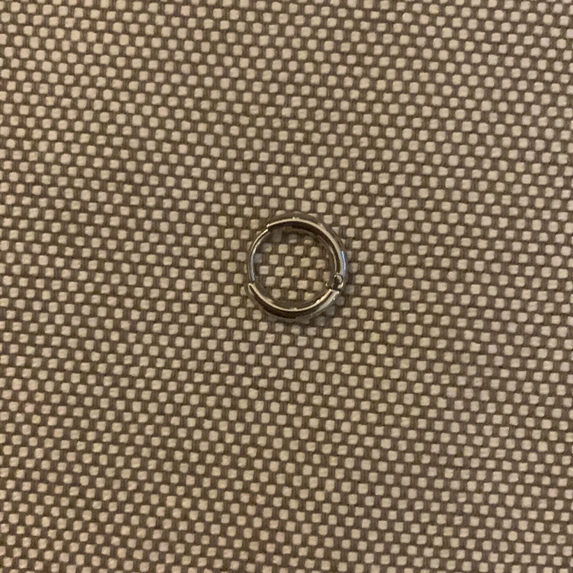 Små kirurgiska stål örhängen  - 90