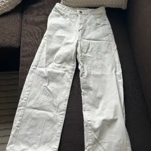 Vita jeans från Lindex 