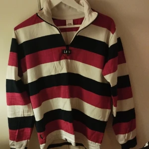 Half zip kofta - Röd blå vit randig tröja