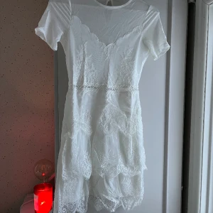 Studentklänning  - Supersöt studentklänning! Använd 1 gång 💕☁️🌷