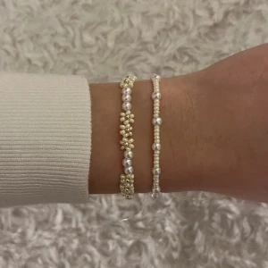 Pärlarmband  - 64+ 18kr frakt. Handgjort av mig designa fritt med egna mått och färger. Vid köp av 4 armband frifrakt annars ligger frakt på 18kr💕