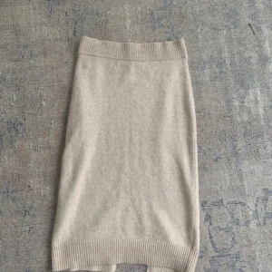 Stickad kjol - En stickad kjol från hm som är perfekt till våren💓 strl s