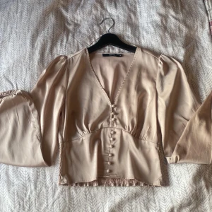 Blus - Rosa satin blus💕