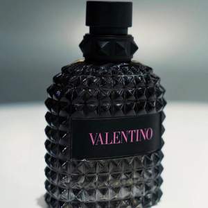 valentino born in Roma 100ml använd 6 sprut så nästan helt oanvänd. 