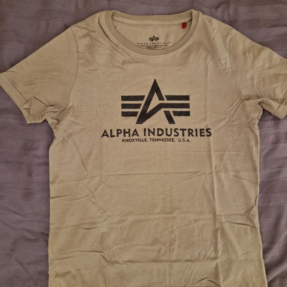 Alpha industries t-shirt. Passar 160-170 cm/XS. I nyskick. T-shirts.