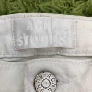 Acne jeans❤️ - Ett par vita lowwaist skinny jeans från acne, i bra kvalitet och Stretchiga❤️ 