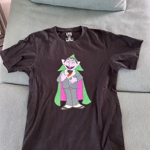 Uniqlo x kaws - Storlek small