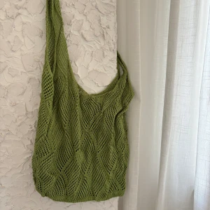 Tyg väska  - Säljer min coola stickade väska, använd få gånger, ser helt ny ut, köpt i Bali ❤️