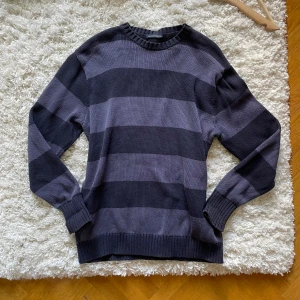 Brandy Melville sweater  - Säljer min Brianna Tate sweater från brandy melville med inge defekter!  Tröjan finns inte längre tillgänglig i europa, nypris $58💗