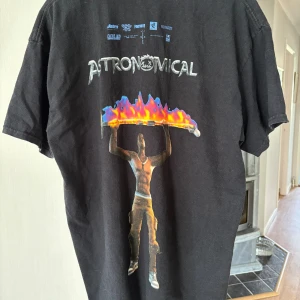 Cactus Jack T-shirt  - Cactus jack t-shirt i fint skick, köpt 2nd hand i San Francisco