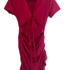 Formgivande klänning - Ger fin form på kroppen, säljs pga inte min stil, endast använd några gånger