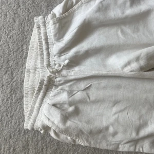 Lågmidjade linnebyxor - Skitsnygga basic lågmidjade linnebyxor, knappt använda utan defekter 