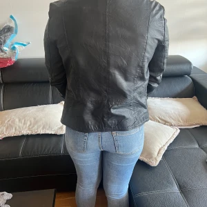 Skinnjacka grå  - Oanvänd skinnjacka storlek:s