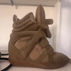 Isabella marant - Snygga Isabella marant skor i strl 41  Dom är i bra skick och bekväma 