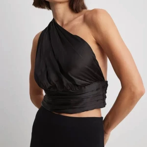 Jättesnygg topp! - Supersnygg fest topp till sommaren ifrån nakd! Aldrig använd så i toppskick! 💓🍾 