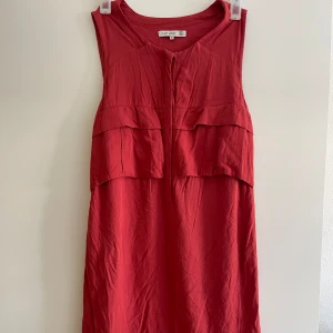Sommarklänning  - En snygg viskos sommarklänning  Storlek 