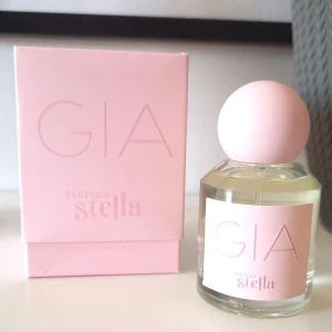 Rebecca Stella Gia EdT - Helt nysläppt parfym. Öppnad 27 maj, använd 3-4 gånger.