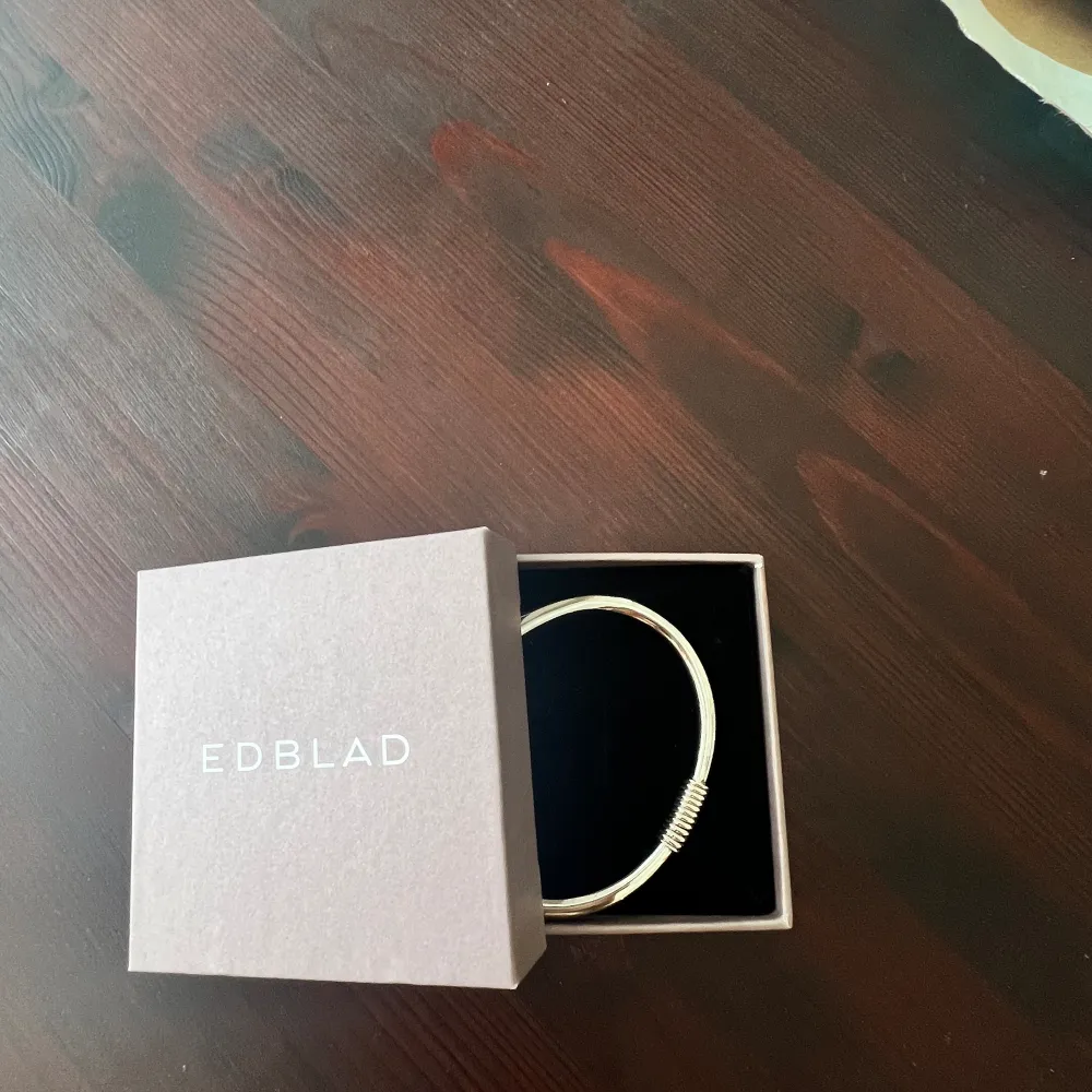 Superfint armband från Edblad 🫶🏼 säljer då jag inte använder det 🌸. Accessoarer.