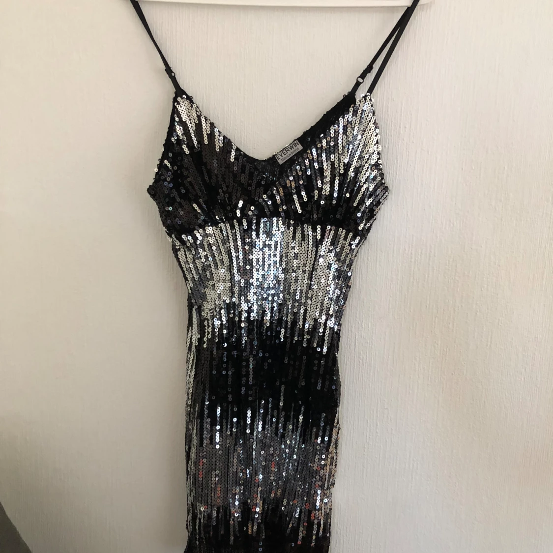 Olika festklänningar 