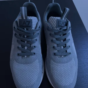 Armani skor - Säljer dessa Armani skor köpta från jd sport 