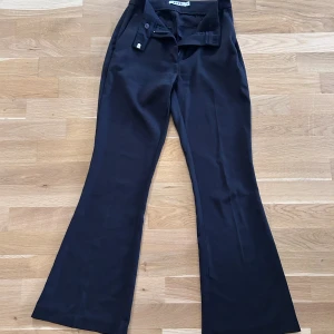 Kostymbyxor  - Ganska stretchiga 