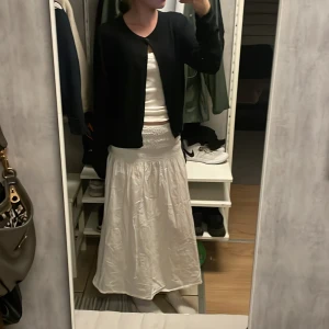 Kjol - En Gina kjol från förra året som inte kommer till andvändning längre då den har blivit för kort för mig. Storlek XS.  Rökfritt hem 