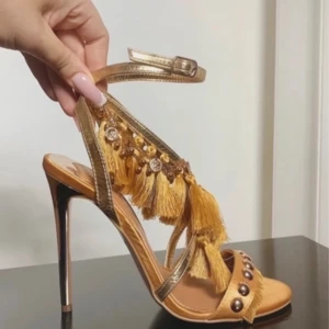 Ibiza klackar - Ifrån river island, storlek 38