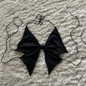 Fjärilstopp 🦋  - Y2K fjärilstopp perfekt för festival eller utgång 🦋 - Använd 1 gång - justerbar storlek med snörning, från S-L