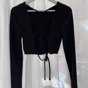 Fest topp -  Fest hopp i nyskick med öppen rygg 🖤