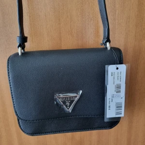 Väska  - Helt ny och oanvänd 