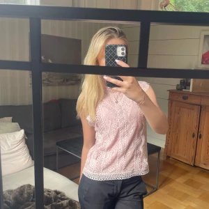 Spets topp  - Rosa spetts topp ifrån polen, det är bara att skriva vid funderingar🌸💖