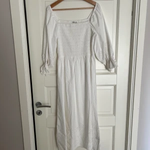Midsommarklänning från ellos  - Som ny använd en gång. 