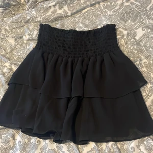 Volang kjol - Volangkjol från chelsea strl M, men är som S och xs💓