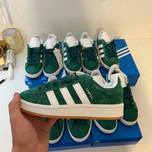 Adidas Campus 00s ”Dark Green” Storlek: 36 Skick: Helt nya i box Pris: 1500:-