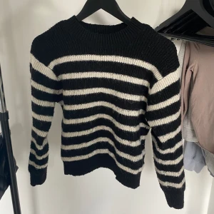 Stickad tröja🤍 - Jättefin varm stickad tröja från h&m🤍