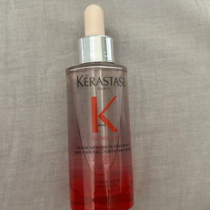 Kerastase Genesis- hårserum - Säljer denna från Kerastase då jag testade den en gång men kände ej att den passade mej. Man kan se på bilden hur mycket jag använt, vilket inte är mycket alls. En ny flaska på nätet kostar som billigast runt 400kr. Skriv vid intresse 🌺