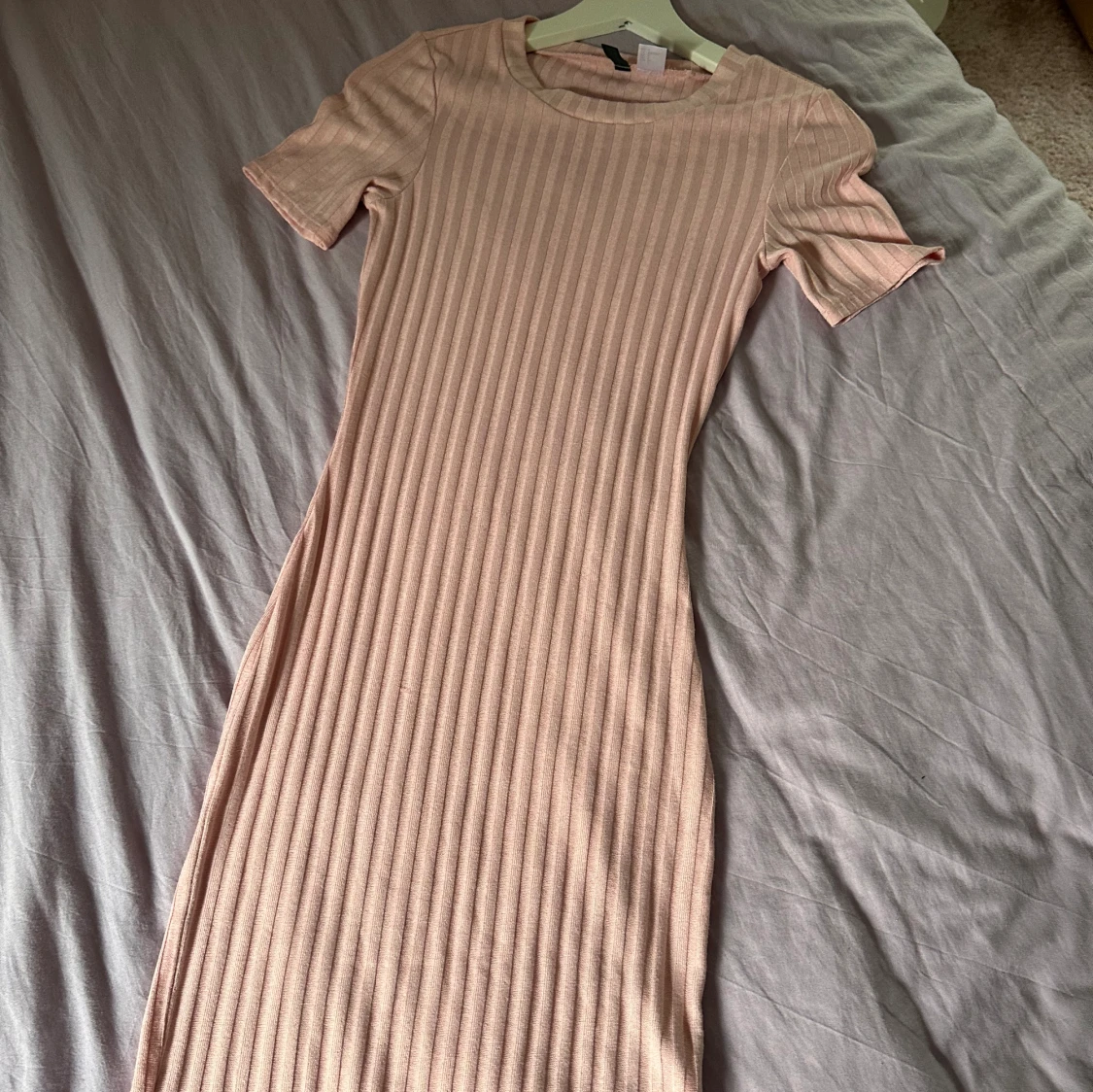 Rosa tajt klänning  - 91