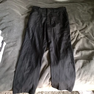 Kostymbyxor som passar tjej o kille strl 158  - 158cm bra skick sitter slum fit passar xs 