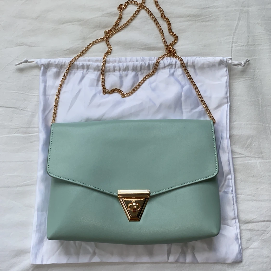 axelremsväska utan märke