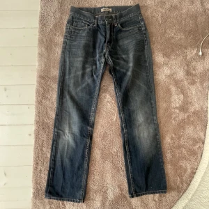 Jeans från AcneJeans 🙌 - Raka midwaist jeans från acne jeans i storlek 29/34 men små i storleken ❤️