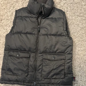 Väst - Ridväst i nyskick. Kan även användas som vanlig väst