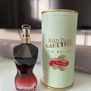 Jean Paul Gaultier La Belle Le parfum 28/30ml. Tagit några sprut.