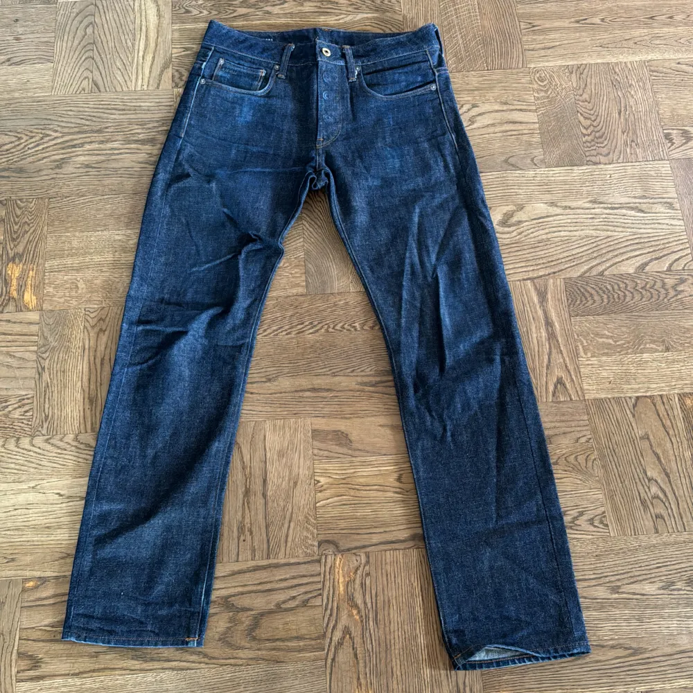 Ett par blåa G-star jeans straight 30 W 32 L, är i bra skick. Jeans & Byxor.
