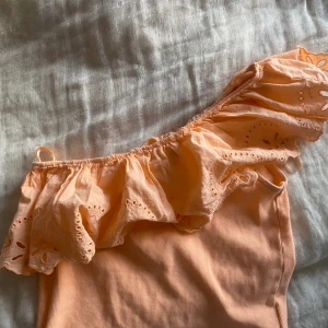 Zara topp - Säljer min zara topp då den inte kommer till användning. 