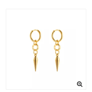 By Jolima örhängen  - Säljer dessa fina örhängen från By Jolima. Endast använda en gång. - Nyskick! Nypris 349kr mitt pris 200kr💗