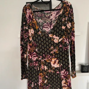 Klänning  - Mönstrad klänning  Storlek M