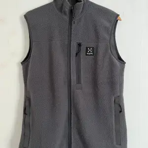 Grey Fleece-vest from Haglöfs in a timeless grey. Size S. Worn less than five times. No signs of use, as if new.