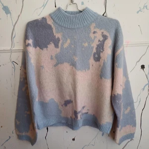 Stickad tröja - Superfin stickad tröja från Piecis.  Lite ballonärm/oversized. Inget att anmärka på.