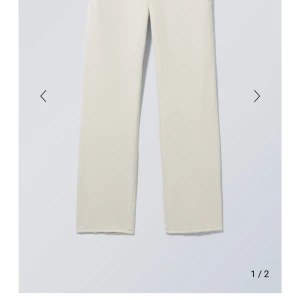 Bagy jeans weekday - Vita lågmidjade jeans från weekday, nästan helt oanvända. 