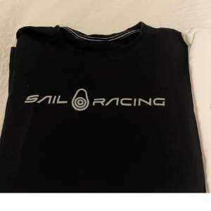 Säljer dessa två tröjorna ifrån Sail racing i ett paket. De är i bra skick  Nypris: 400kr styck 